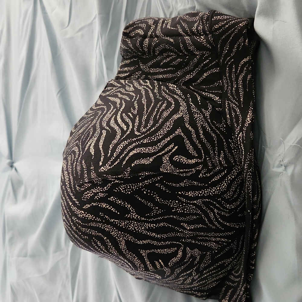 Cacique Black and Beige Bra